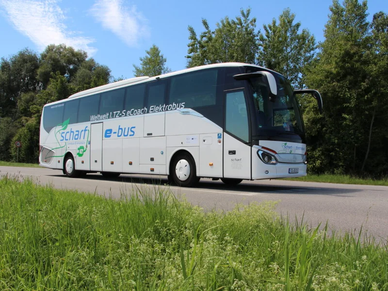 Weltweit 1. TZ-S eCoach Elektroreisebus / Bild 1